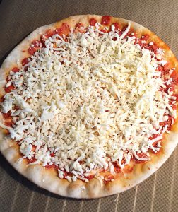 glutenfreie Pizza ohne Salami - aufgepimpt mit extra Käse